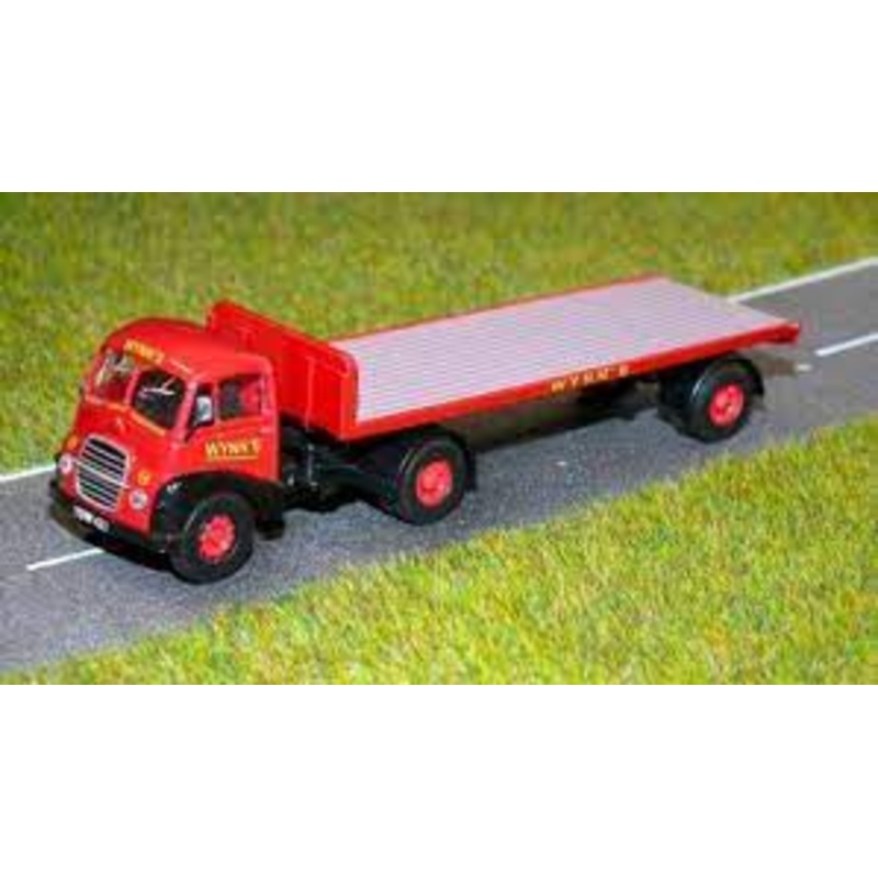 B-T Models Guy Warrior Artic Flat Bed, Wynns Heavy Haul DB10