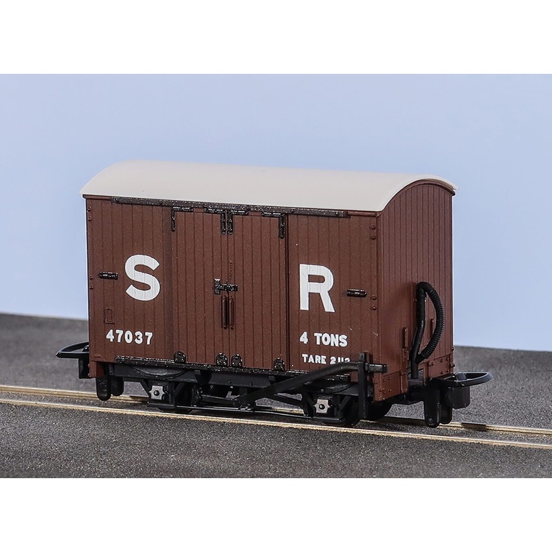 OO-9 Box Van SR Livery No 47037