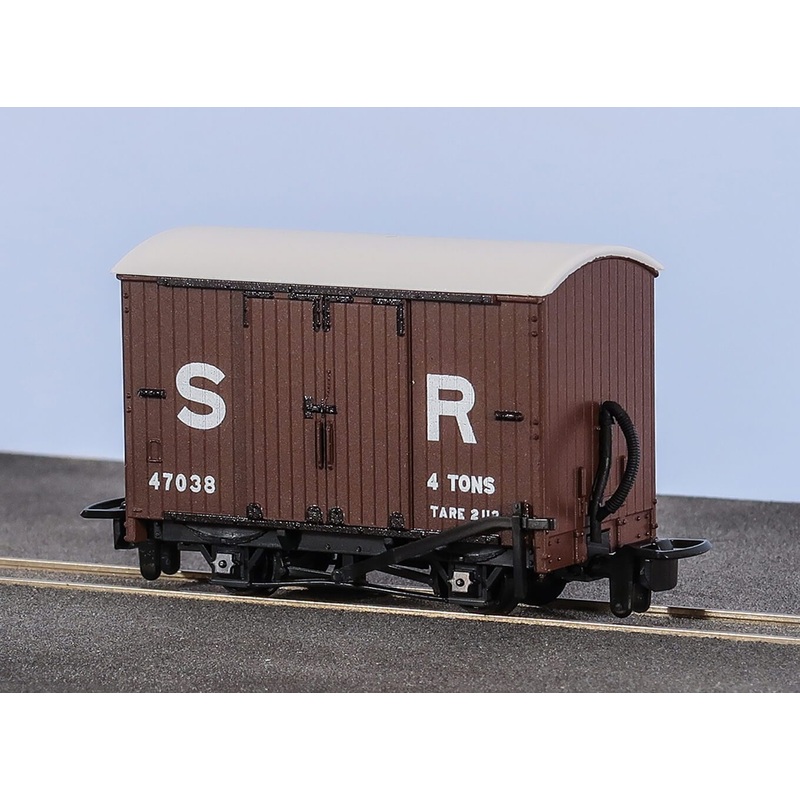 OO-9 Box Van SR Livery No 47038