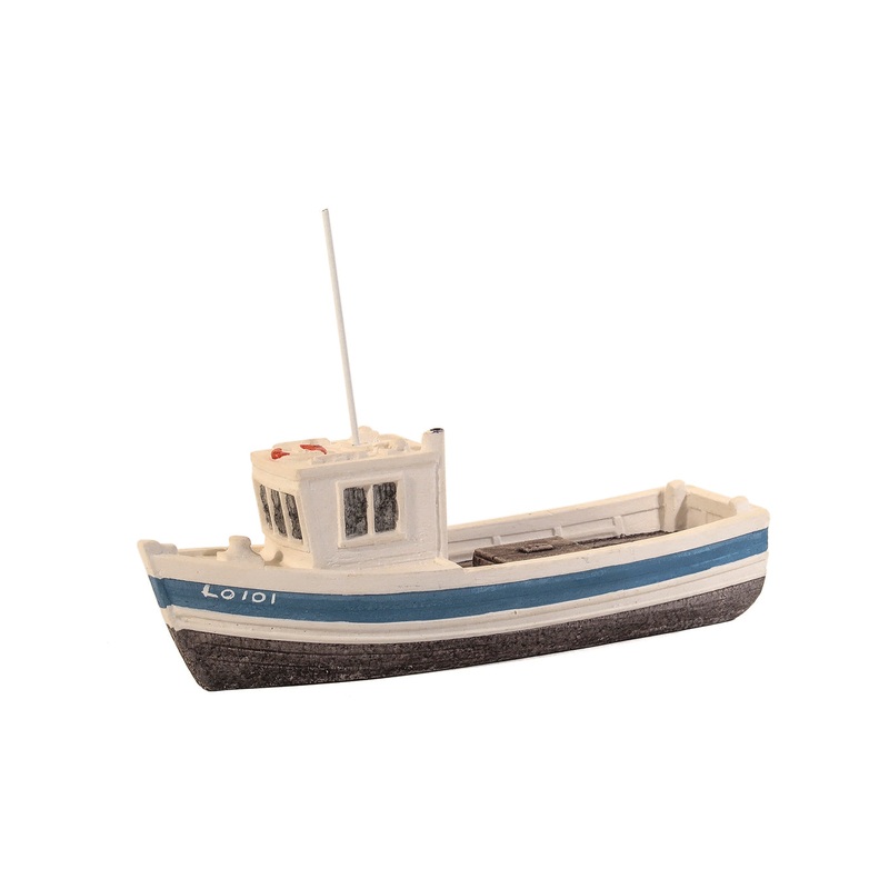 Small Fishing Boat Forward Wheelhouse