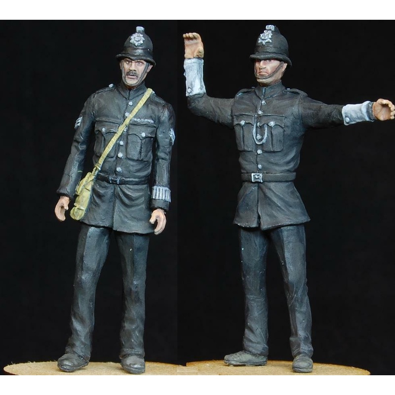1/35 scale model kit WW2 British Policemen