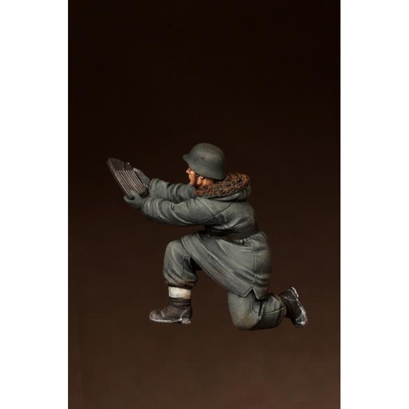 1/35 scale resin figure kit WW2 German WSS  anti-aircraft gunner. #4