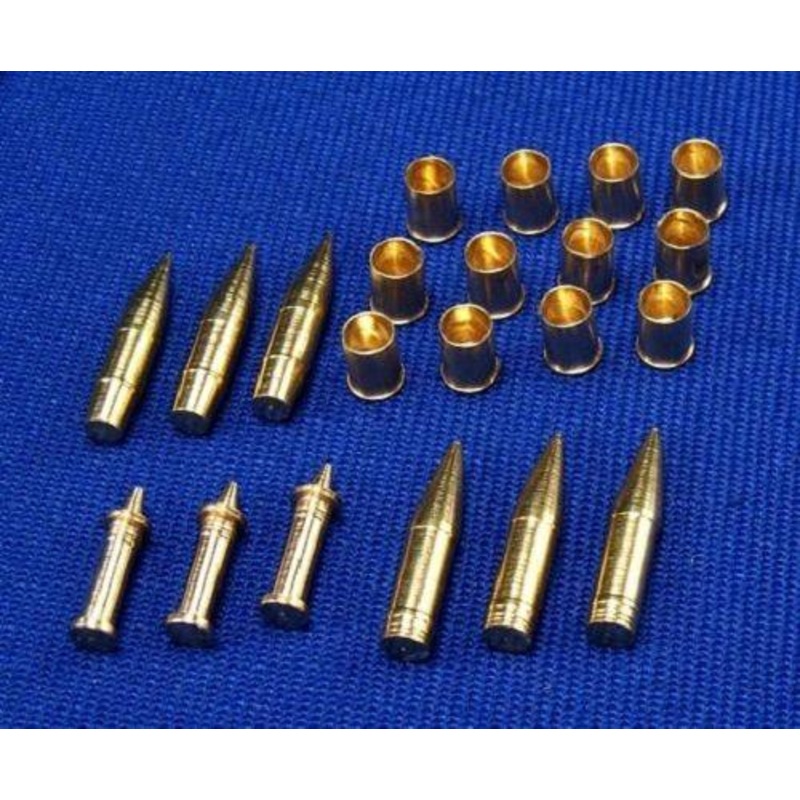 1/35 scale 10.5cm leFH18 brass shells and ammo