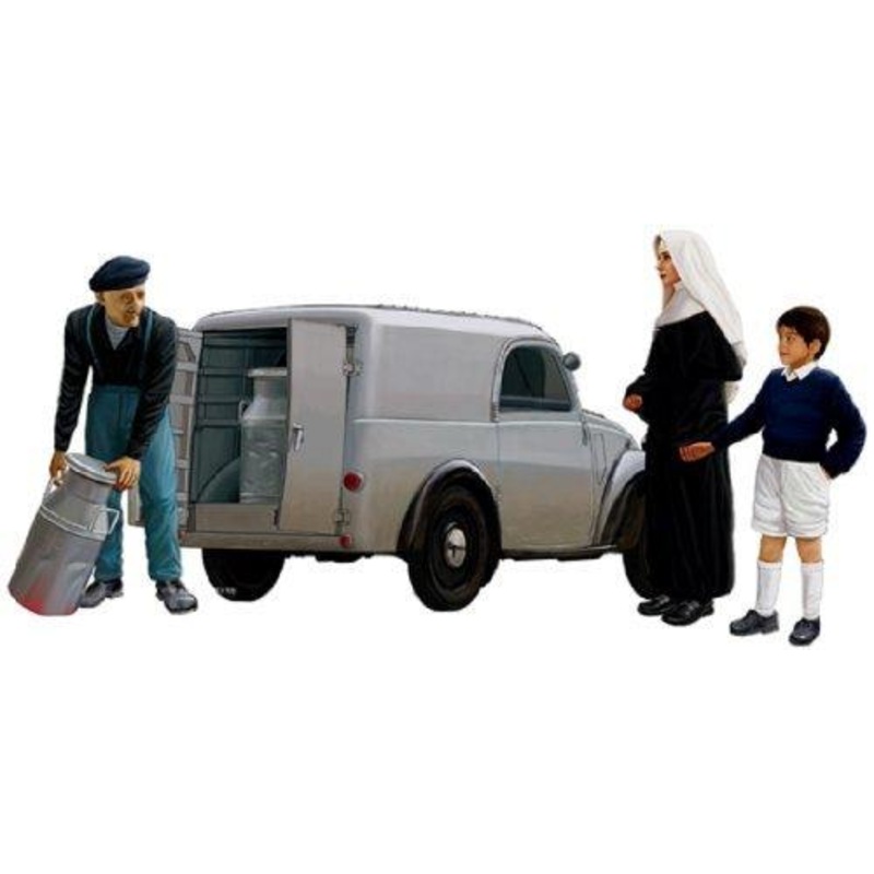 1/35 Scale Italian Light Delivery Van with Civilian