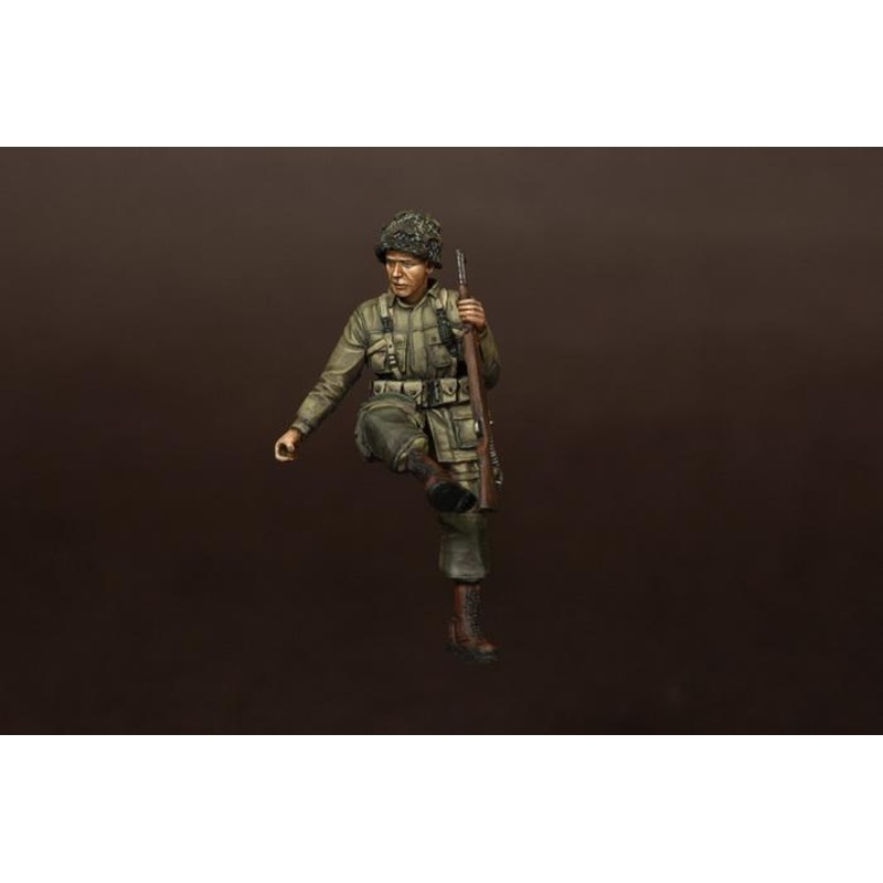 1/35 scale resin figure kit WW2 USU.S. Army Airborne for jeep. Normandy, 1944.