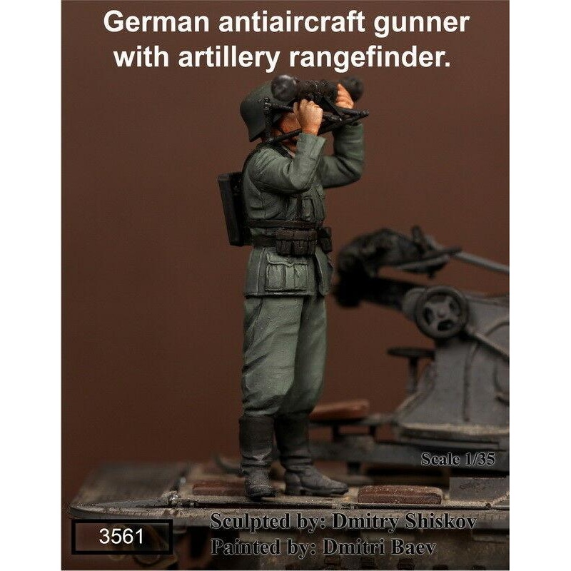 1/35 scale resin model kit German antiaircraft gunner with artillery rangefinder