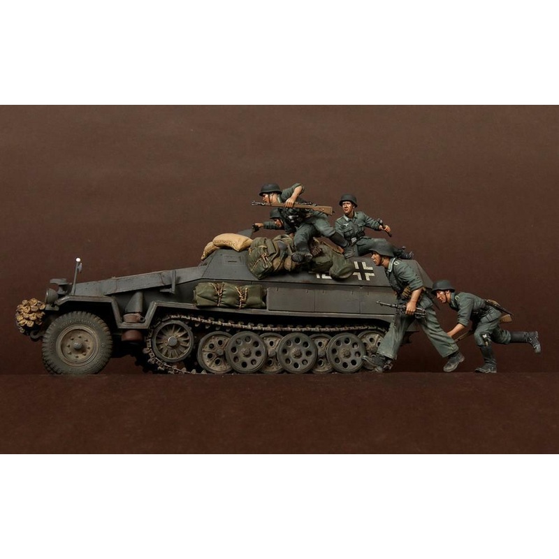 1/35 Scale resin model kit  -German Panzergrenadiers in Battle, WWII