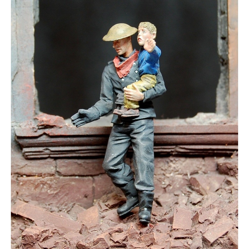 1/35 scale resin model kit NFS Fireman carrying child