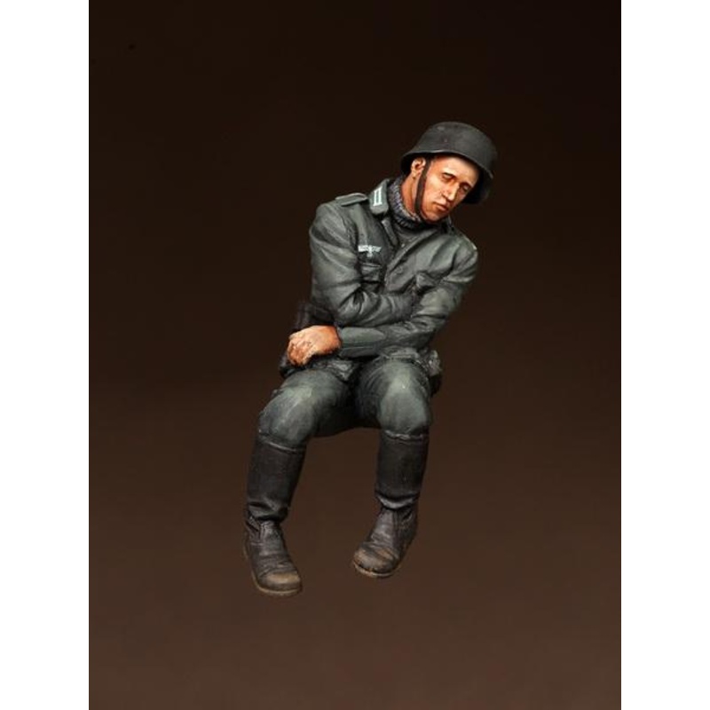 1/35 scale resin model kit Sleeping WW2 German panzergrenadier 4