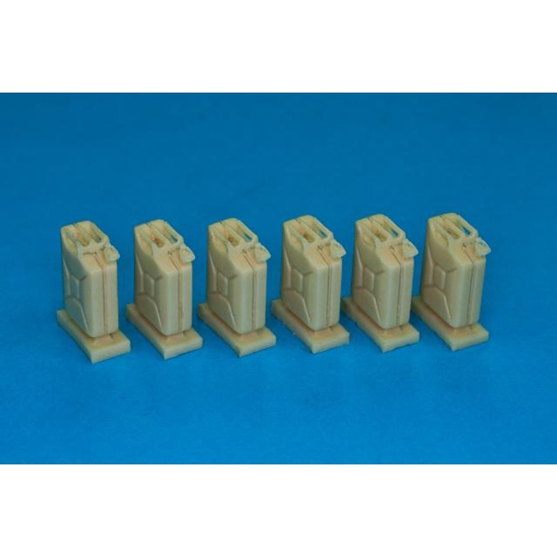 1/35 scale German 20L tanks jerry cans High detailed one piece cast Set contains pcs