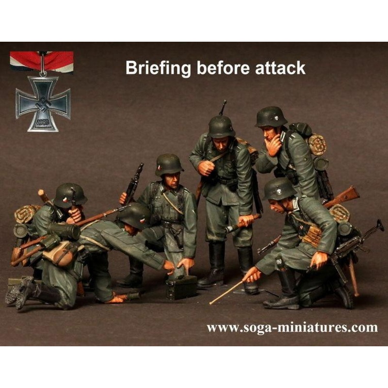 1/35 Scale Resin Figure kit WW2 German soldiers Briefing before attack