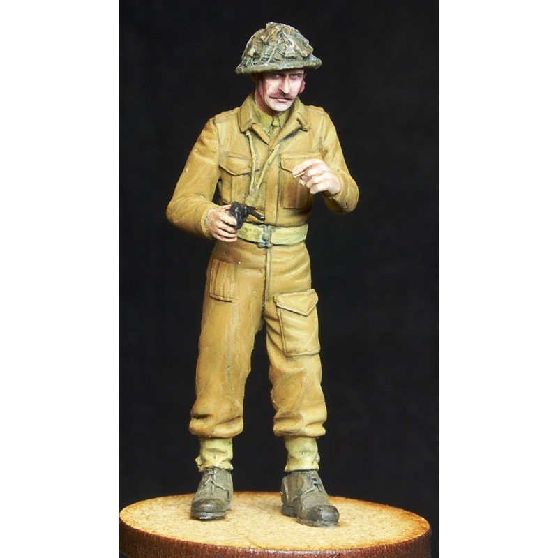 1/35 scale resin model kit WW2 British Officer