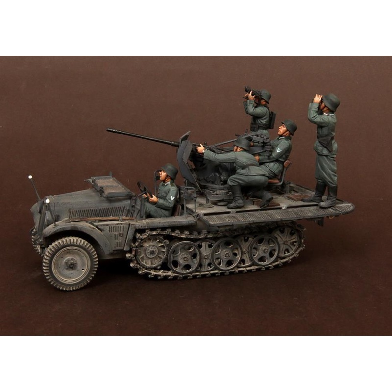 1/35 Scale resin model kit WW2 German Crew for Sd.Kfz.10/4 fur 2cm FlaK 30