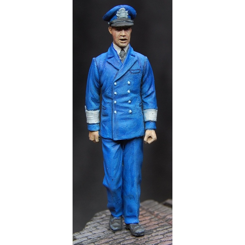 1/35 scale model kit WW2 British Naval Officer