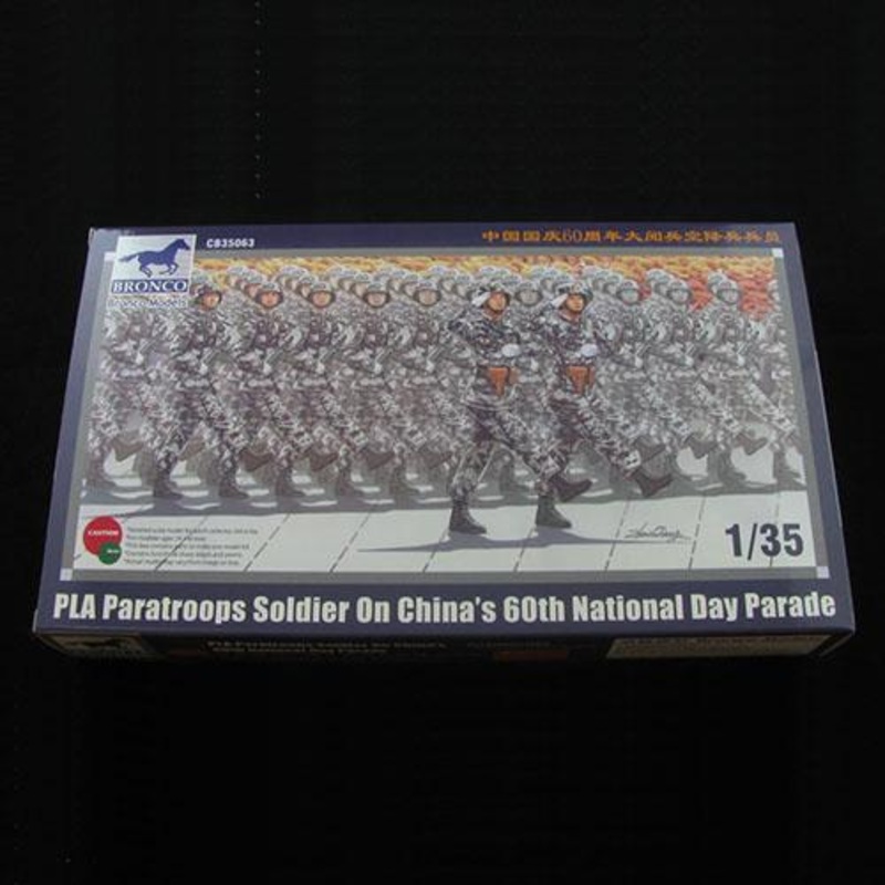 1/35 Scale PLA Paratroops Soldier on National Day Parade .