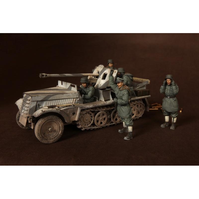 1/35 scale resin figure kit WW2 German Crew for 5cm Pak 38 (Sf) auf Zugkraftwagen 1t (for Dragon 6719 )