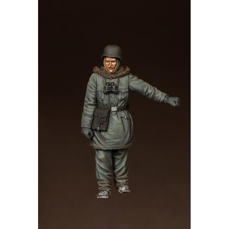 1/35 scale resin figure kit WW2 German WSS officer for anti-aircraft artillery.
