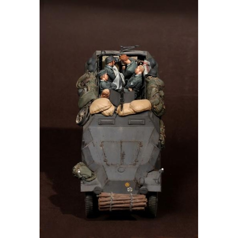 1/35 scale resin model kit ‘Power Naps’ of WW2 German Panzergrenadiers.