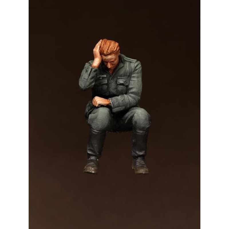 1/35 scale resin model kit Sleeping WW2 German panzergrenadier 2