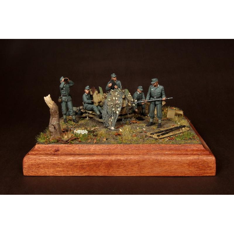 1/35 Scale resin model kit WW2 German Crew for 2 cm Flak 38. 1944-45 years.