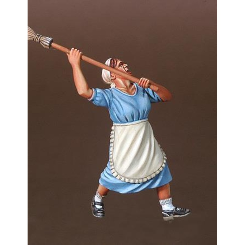 1/35 Scale resin model kitAngry woman with broom