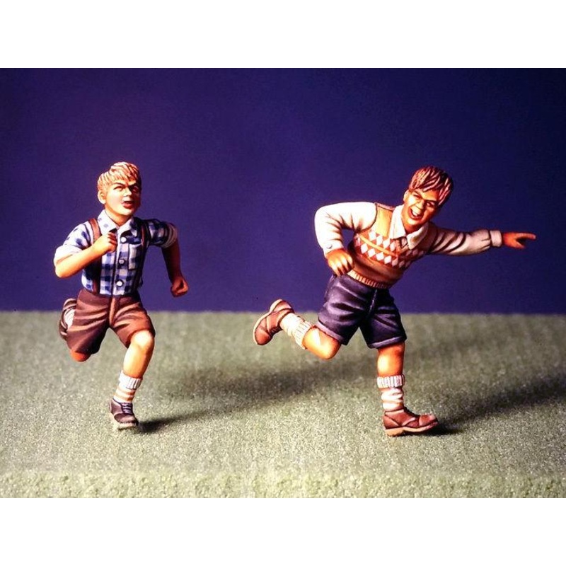 1/35 Scale resin model kitRunning Child (2Fig.s)