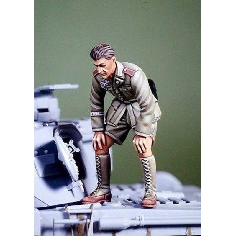 1/35 Scale resin model kitWWII DAK Panzer crew inspecting