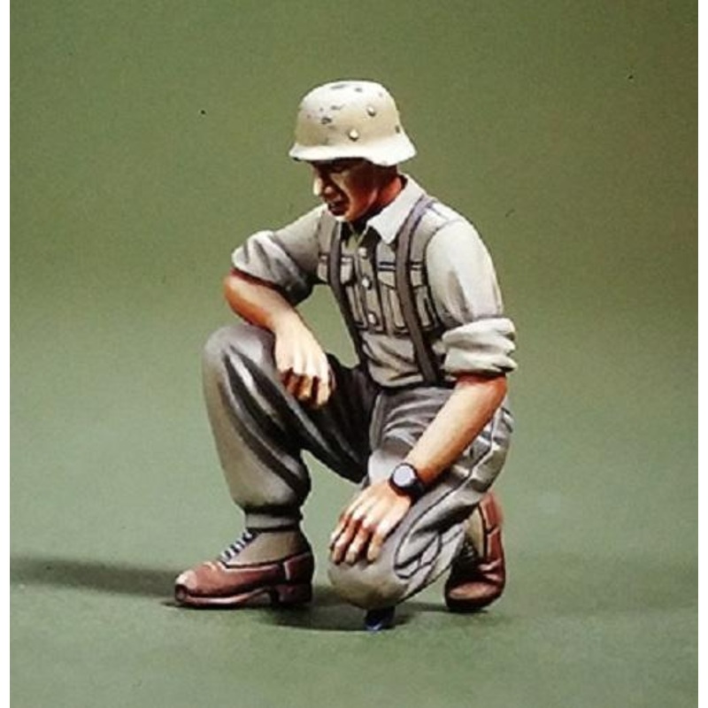 1/35 Scale resin model kitWWII DAK Panzer crew kneeling