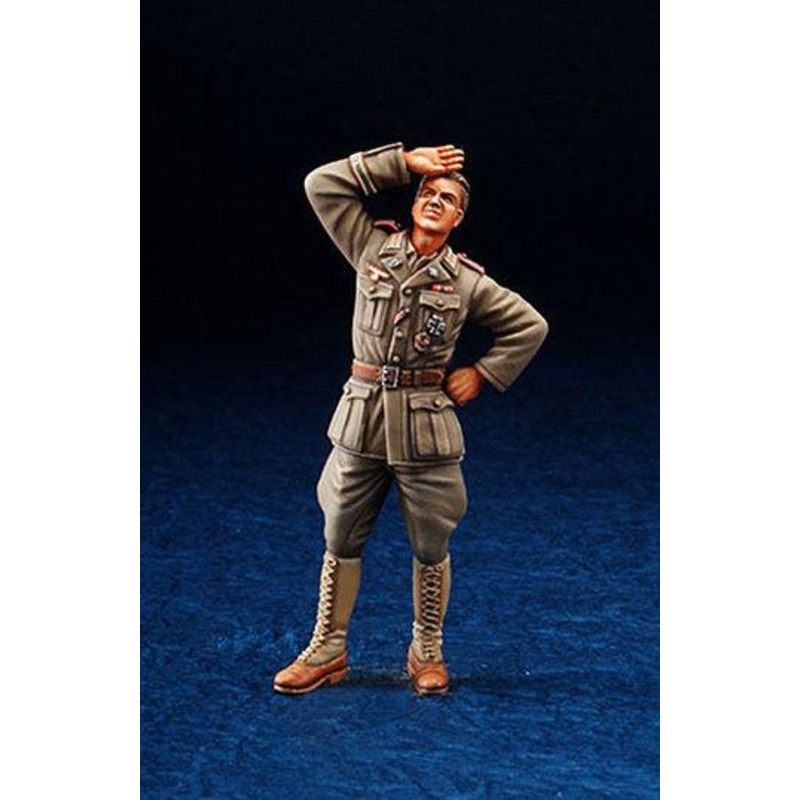 1/35 Scale resin model kitWWII DAK Panzer Officer standing