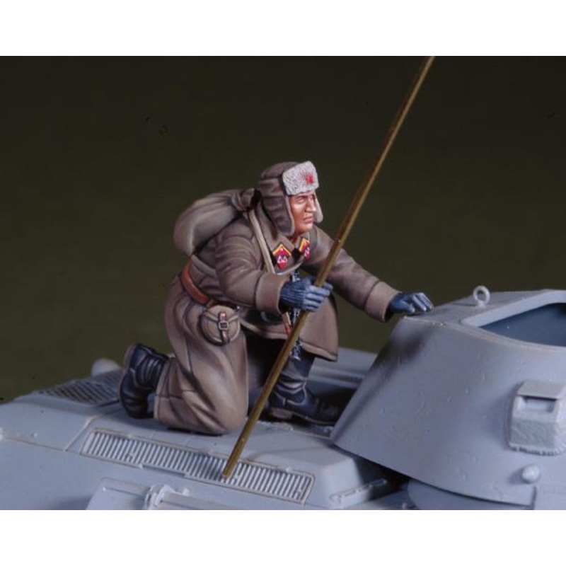 1/35 Scale resin model kitWWII Russian winter tank rider #2