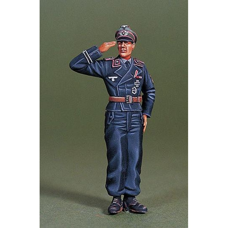 1/35 Scale resin model kitWWII WH Panzer commander on board