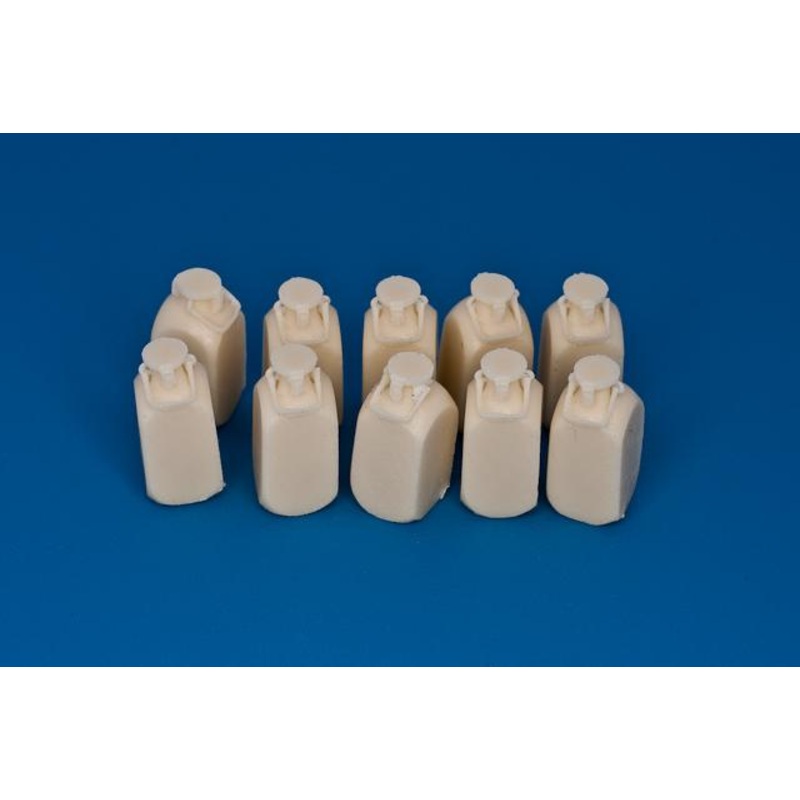 1/35 Scale WW2 German Thermos flasks