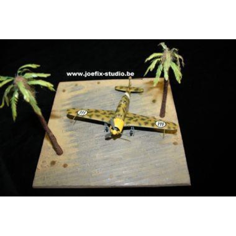 1/72 Scale vignette airfield spot (psp)  palm trees