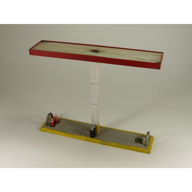 MacOne 1/35 scale resin model kit Gas Station