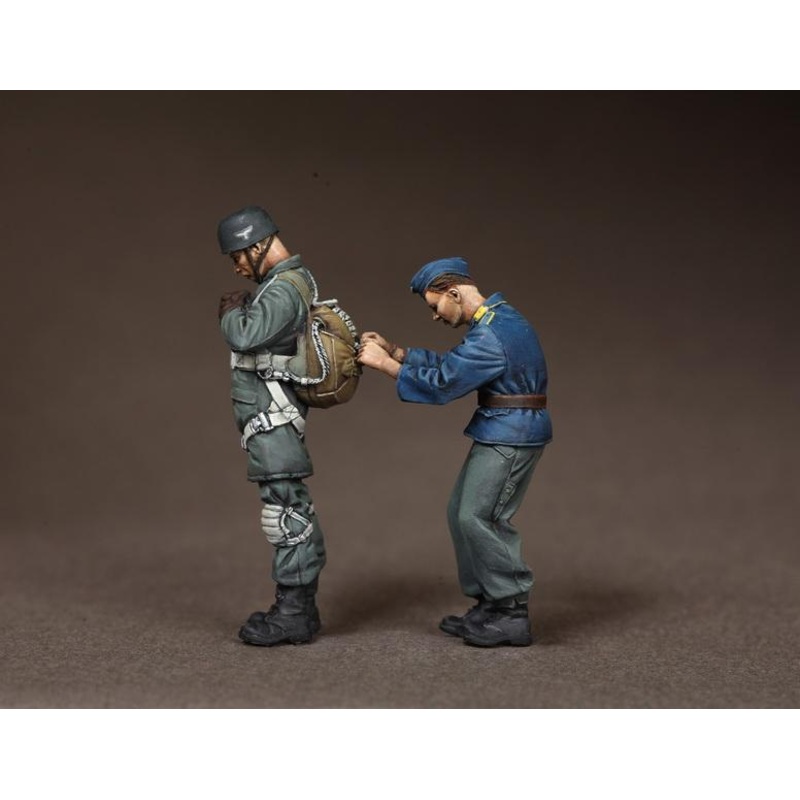 SOGA 1/35 scale resin model kit WW2 Fallschirmjgers at the airfield. 2 Figs