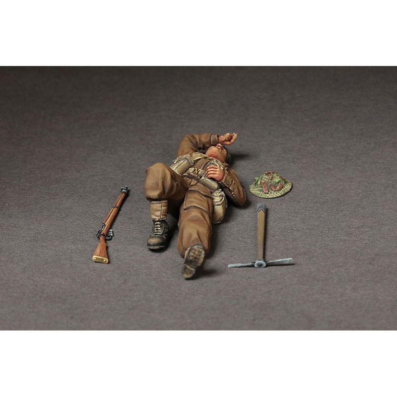 SOGA WW2 British infantryman at rest. #1 model kit 1/35 scale