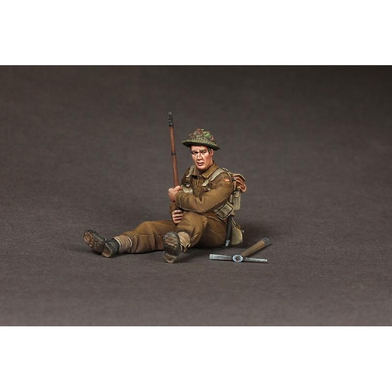 SOGA WW2 British infantryman at rest. #4 model kit 1/35 scale
