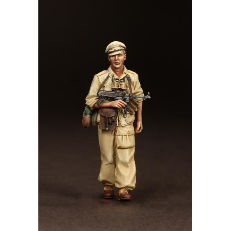 SOGA WW2 Officer  Fallschirmjger- Brigade Ramcke. El Alamein, August 1942. model kit 1/35 scale