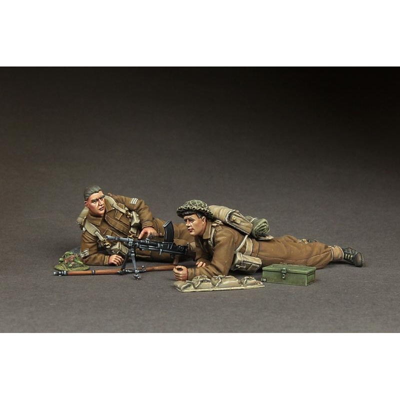 SOGA WW2 Sergeant and Machine gunner British infantry at rest. model kit 1/35 scale