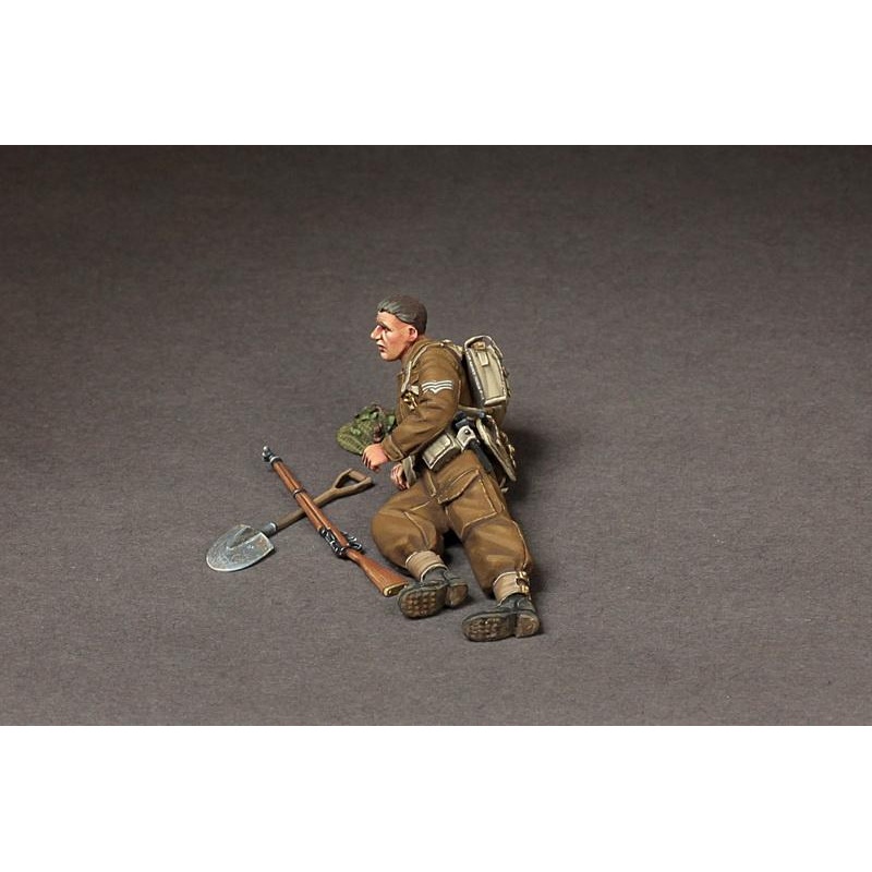 SOGA WW2 Sergeant British infantry at rest. model kit 1/35 scale