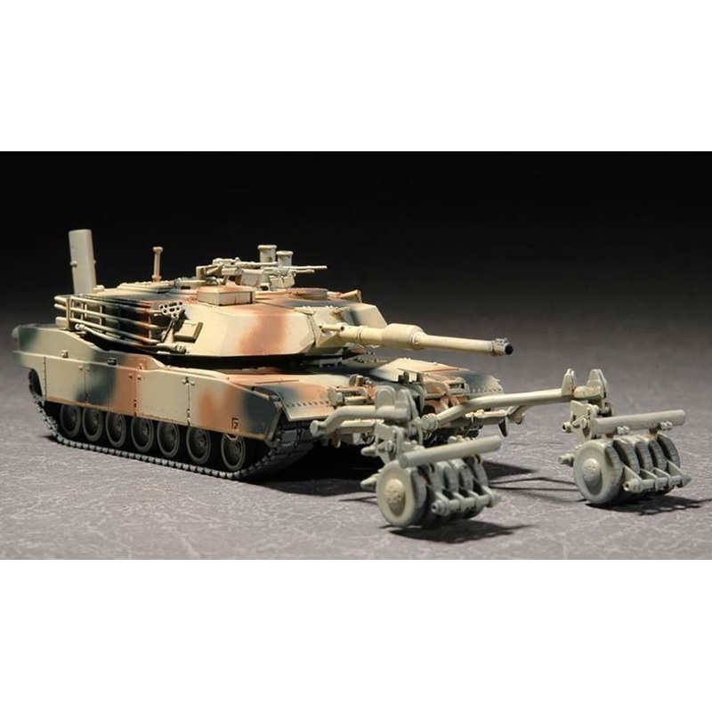 Trumpeter 07278 1:72nd scale M1A1 with Mine Roller Set