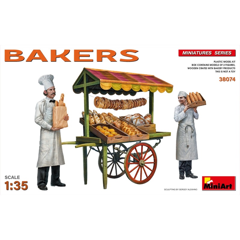 Miniart 1/35 Bakers  Market traders 1940’s