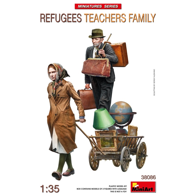 Miniart 1/35 WW2 Refugees Teachers Family