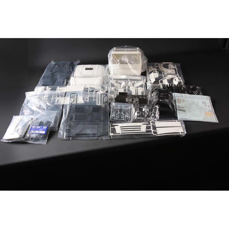 Tamiya 1/14 scale R/C model assembly Scania R620 6X4 Highline Body