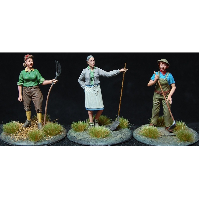 1/35 Scale resin kit –  on the Farm ? 1940’s style (3 figure set)