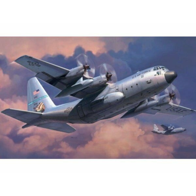 Zvezda 1/72 scale C-130 H Hercules RAF Lyneham version