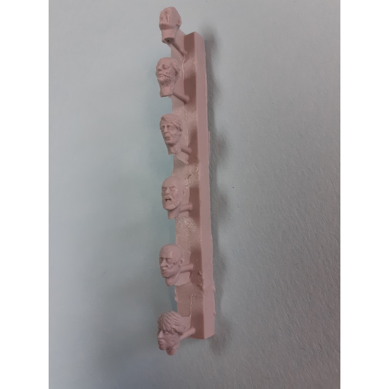 1/35 Scale resin Zombie heads Male (6 pcs)