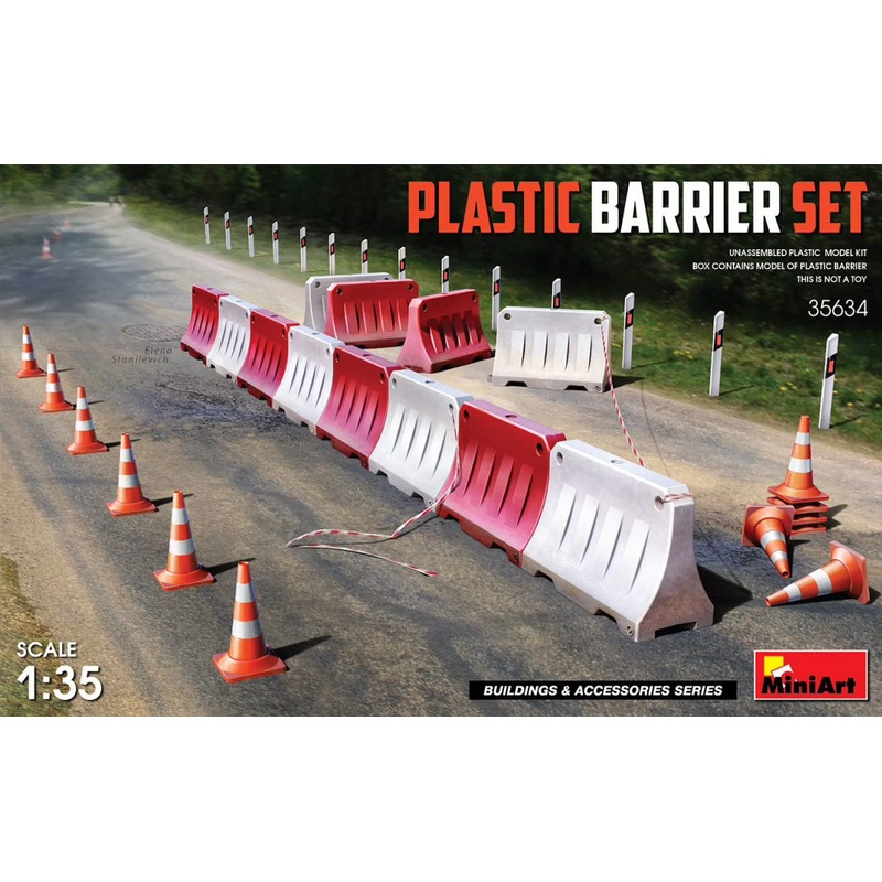 Miniart 1/35 Plastic Barrier set, Road blocks, construction.