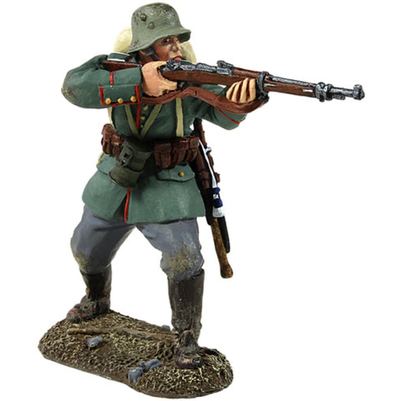 SALE – 1916-18 German Infantry Advancing Firing