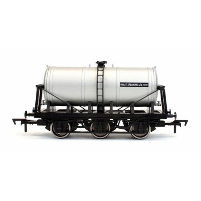 Dapol 4F-031-131 OO Gauge 6 WHEEL MILK TANK UNITED CREAMERIES 70347